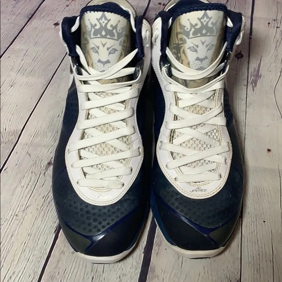 Nike lebron 8 V/2 Yankees Sneakers